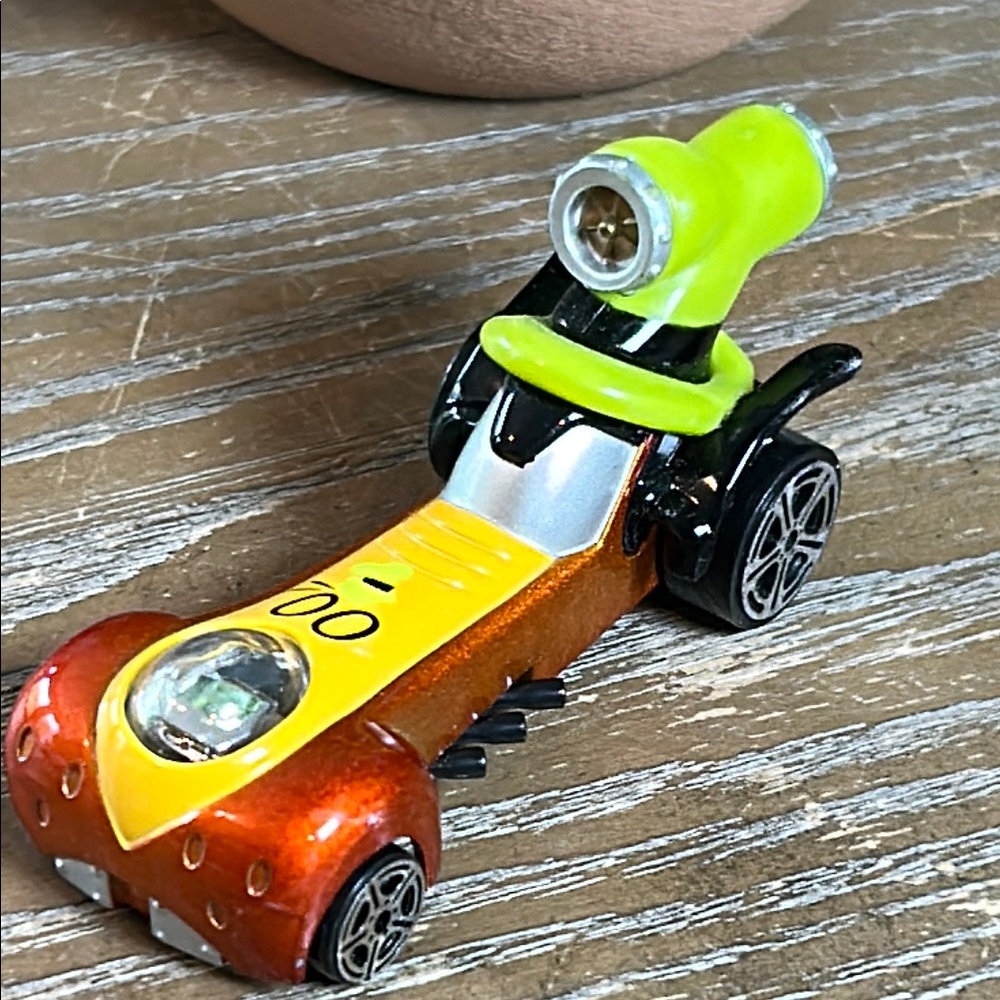 Walt Disney World Disney Parks Goofy Die Cast Car Racer Collectible